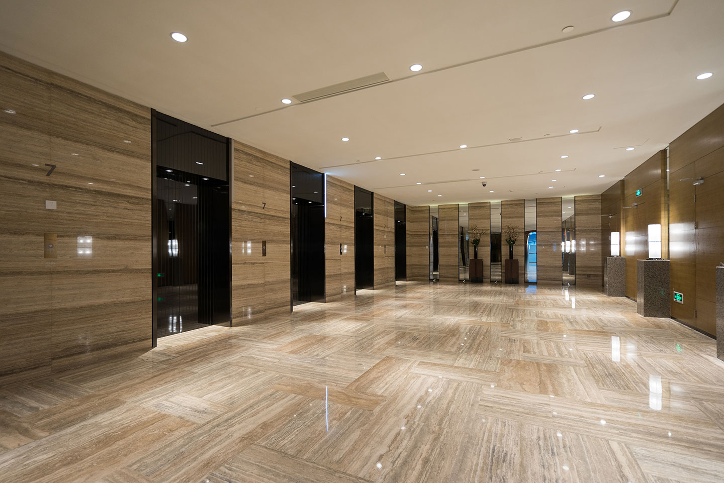 200 Commercial central shop