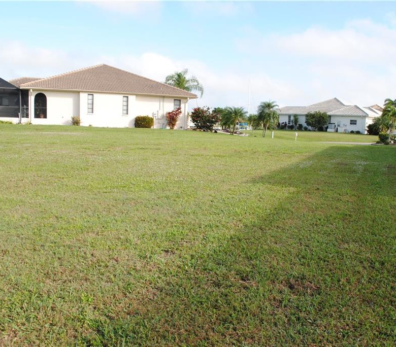 300  SEGOVIA DR ,PUNTA GORDA,33950