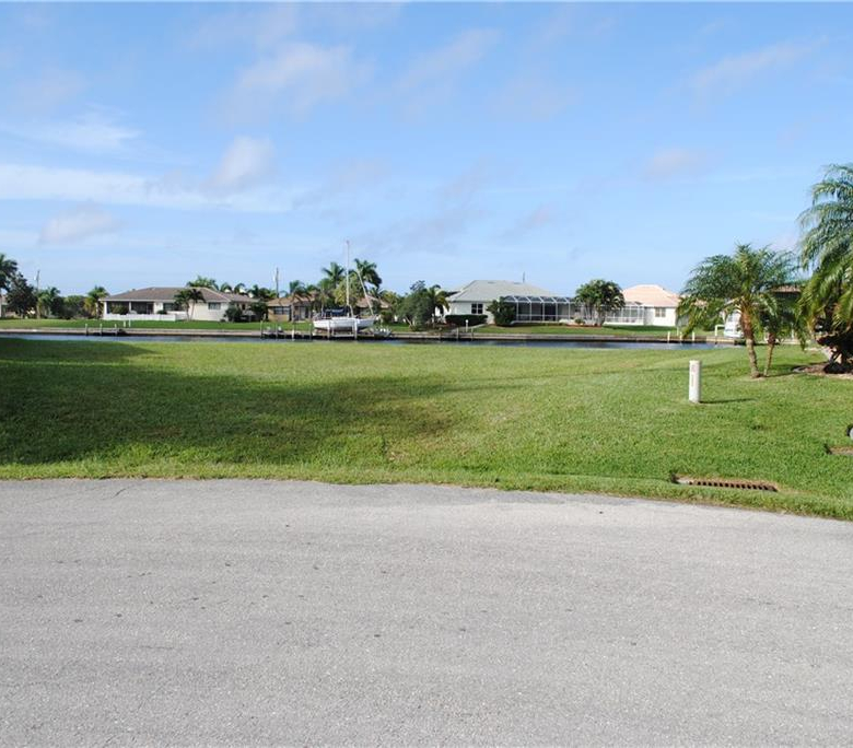 300  SEGOVIA DR ,PUNTA GORDA,33950
