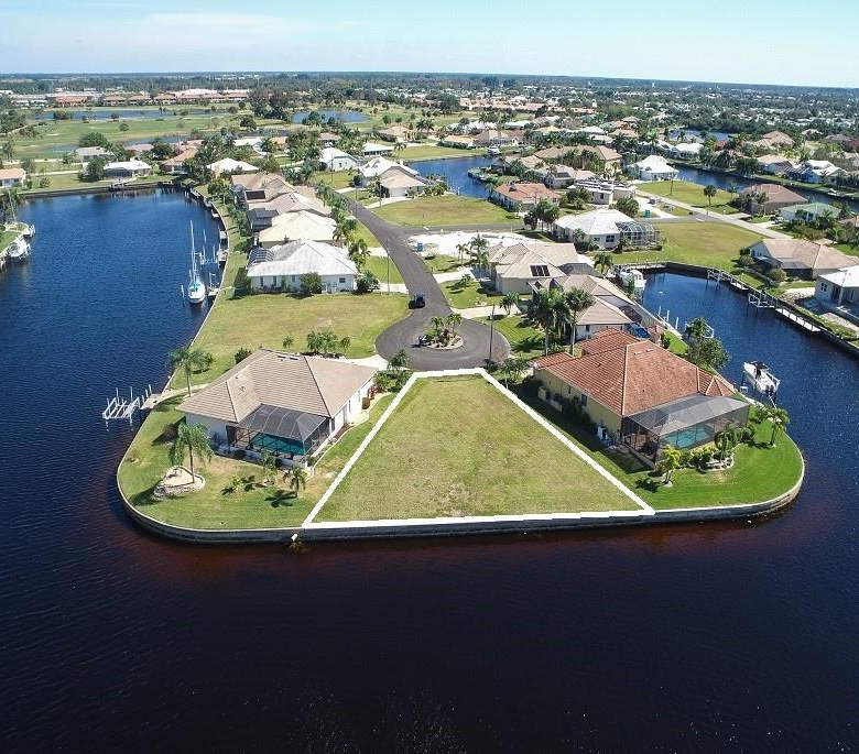 300  SEGOVIA DR ,PUNTA GORDA,33950