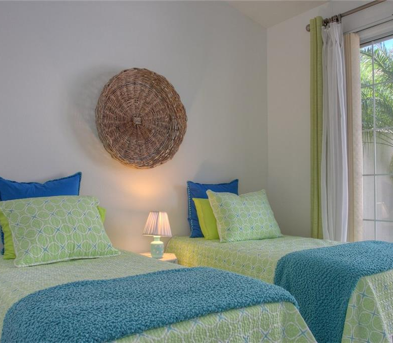 7911  WHITEBRIDGE GLN ,UNIVERSITY PARK,34201