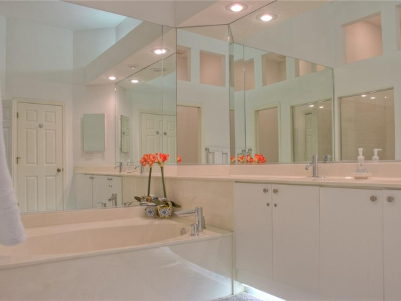 7911  WHITEBRIDGE GLN ,UNIVERSITY PARK,34201