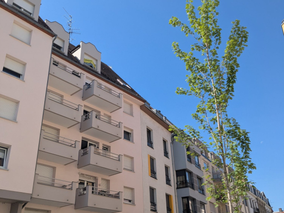 ** VENDU ** Neudorf 2p loué 900 € HC