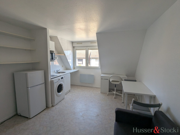 ** VENDU ** Neudorf 2p loué 900 € HC
