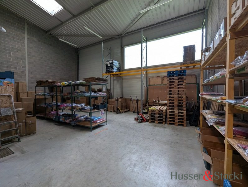 1778581742_LP170_3_original-1 Local artisanal avec bureaux et stockage