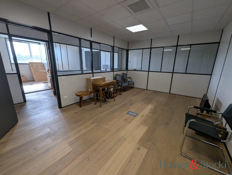1778581745_LP170_9_original-1 Local artisanal avec bureaux et stockage