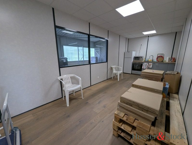 1778581747_LP170_12_original-1 Local artisanal avec bureaux et stockage