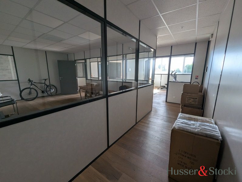 1778581747_LP170_13_original-1 Local artisanal avec bureaux et stockage
