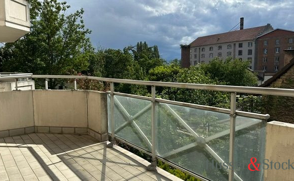 4 pièces terrasse, stationnements au calme