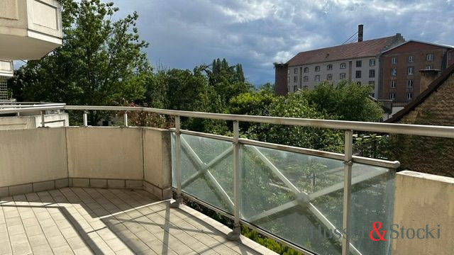 1782209130_VA4158_9_original-1 4 pièces terrasse, stationnements au calme