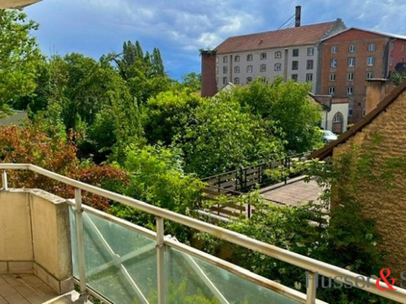4 pièces terrasse, stationnements au calme